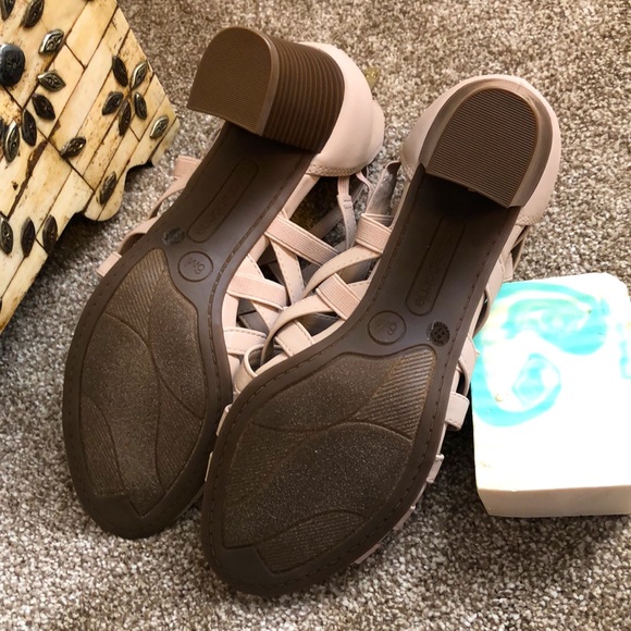 Liz Claiborne Sz6 New cream open-toe, zip back closure, crisscross stretchable - Picture 5 of 8